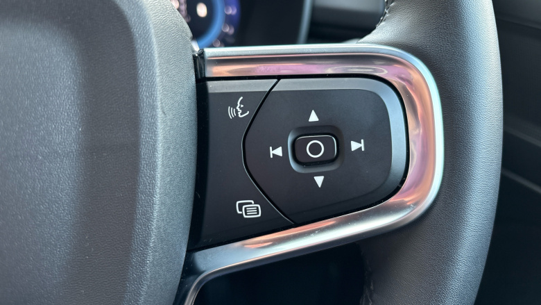 Volvo XC40 2.0 B4P Plus Dark 5dr Auto Petrol Estate